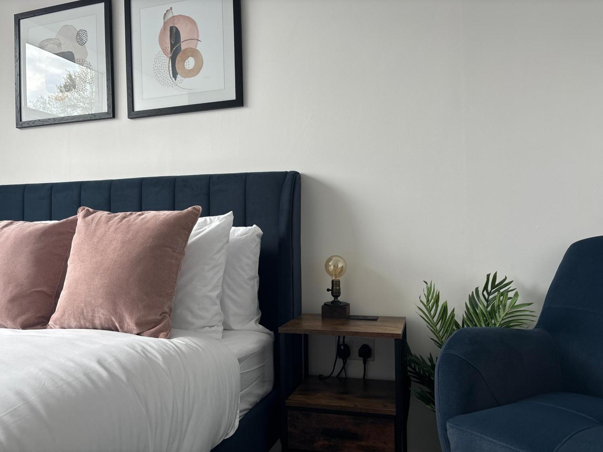 Manchester Apt, Free Parking, Business, Couples & Families Extérieur photo