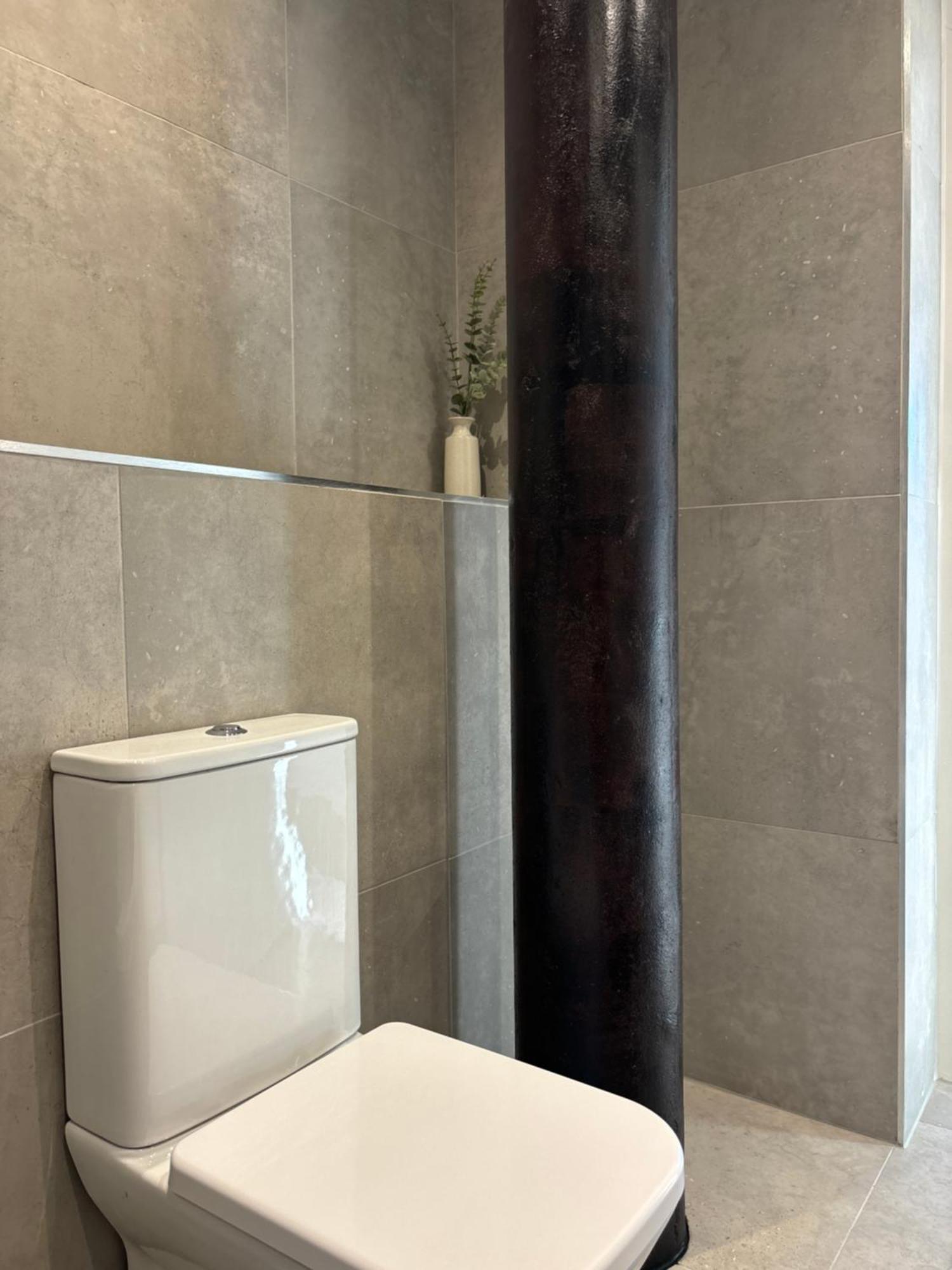 Manchester Apt, Free Parking, Business, Couples & Families Extérieur photo