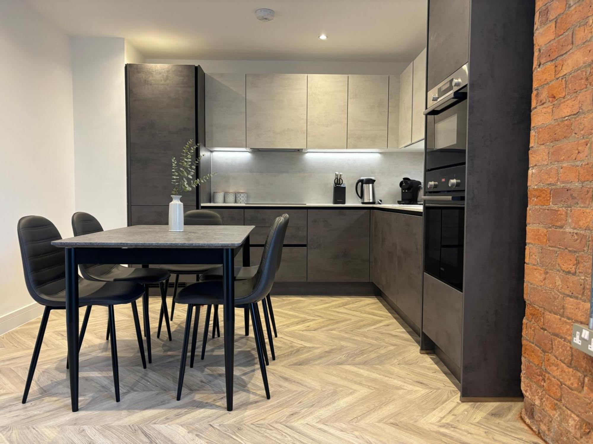 Manchester Apt, Free Parking, Business, Couples & Families Extérieur photo