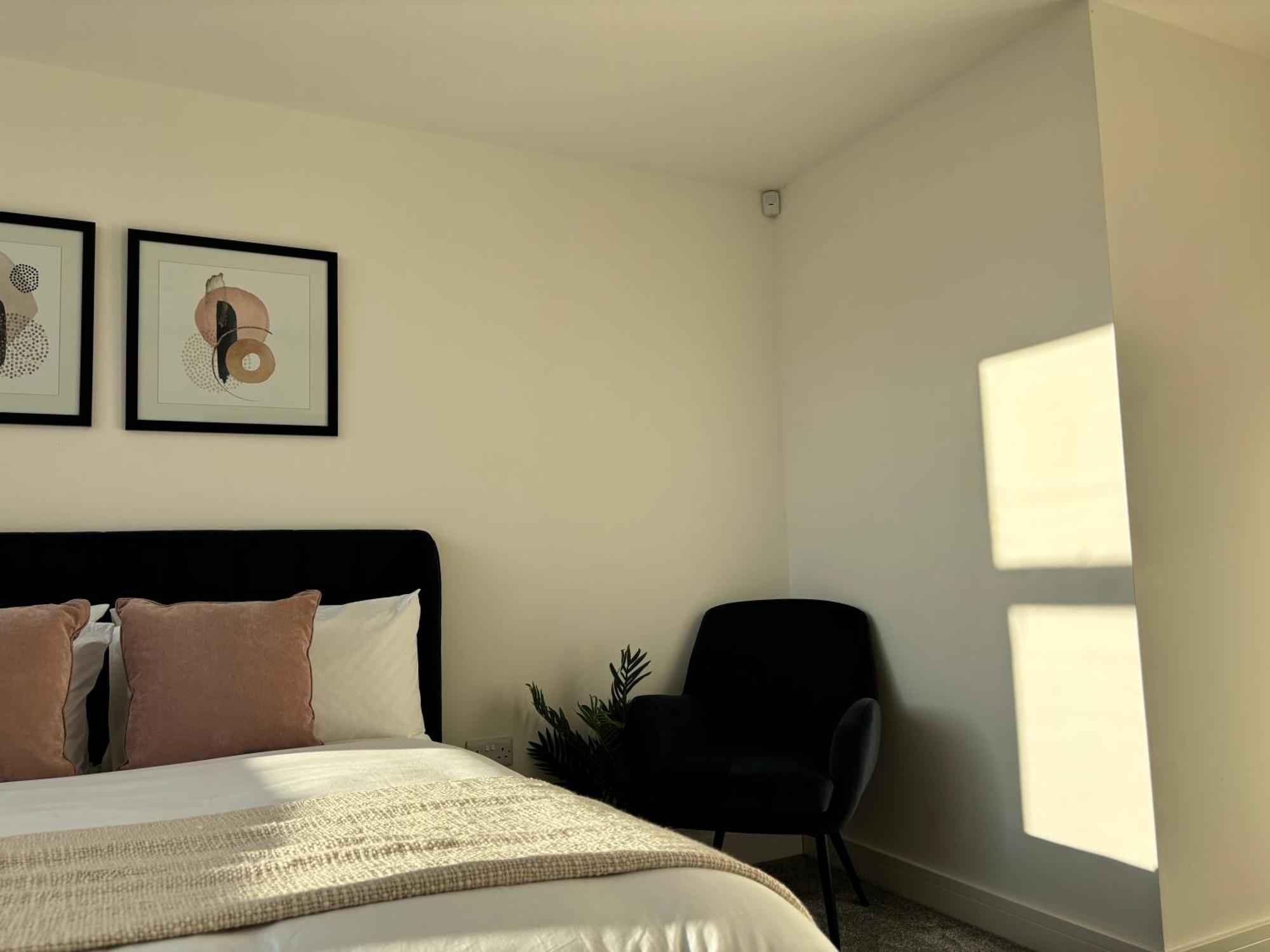 Manchester Apt, Free Parking, Business, Couples & Families Extérieur photo