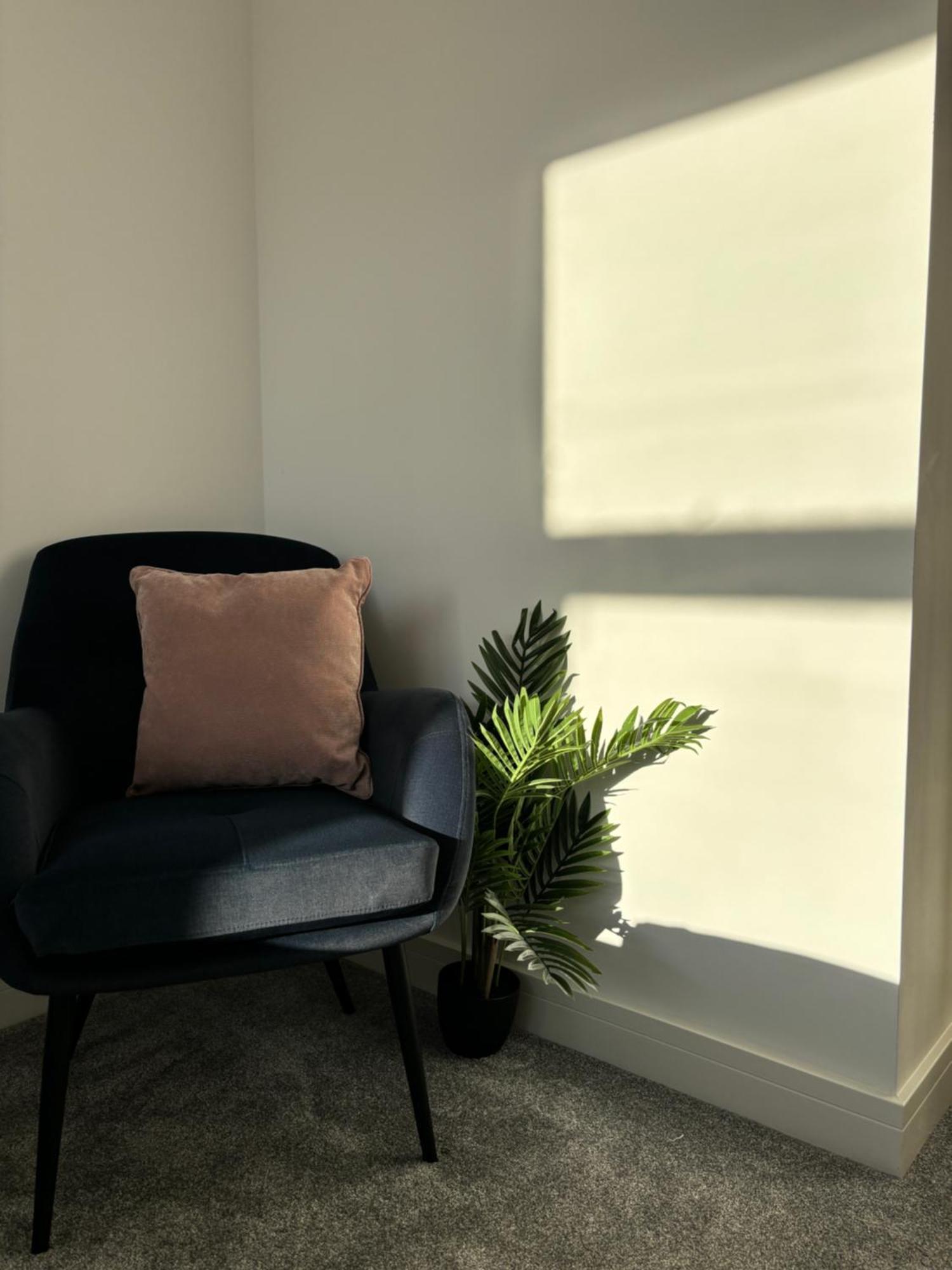 Manchester Apt, Free Parking, Business, Couples & Families Extérieur photo